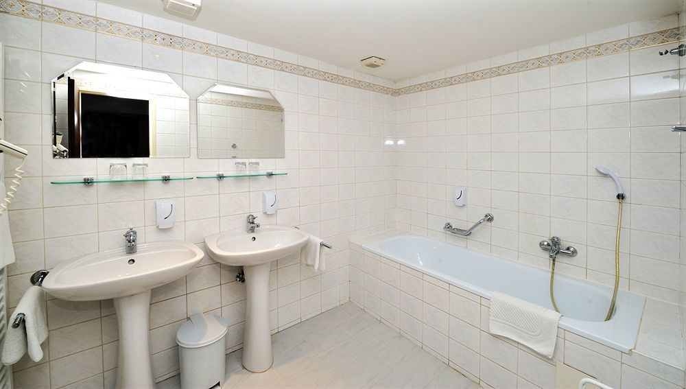 Hotel Adam Trutnov Εξωτερικό φωτογραφία